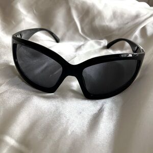 Bug wrap sunglasses, black